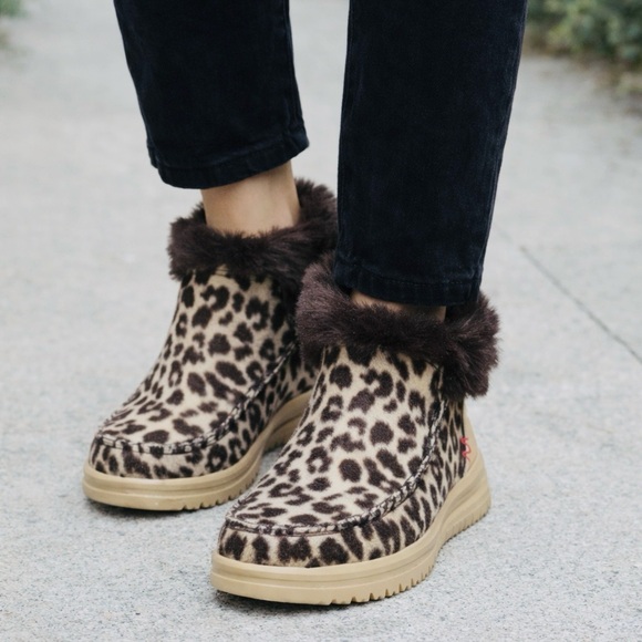 Hey Dude Shoes - Hey Dude Camden Brushed Leopard Cozy Boots - Women’s Size 8 NWT